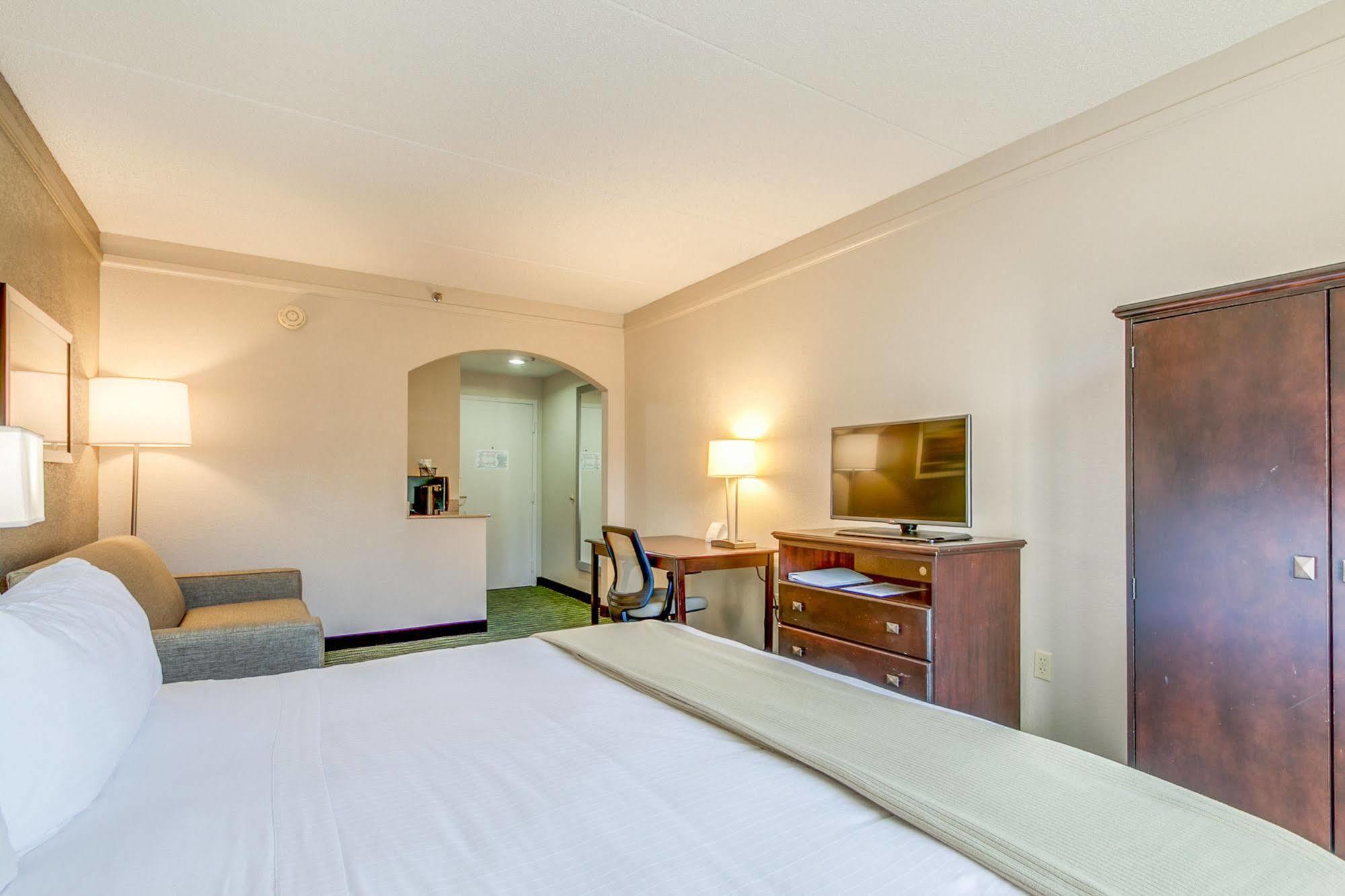 Holiday Inn Express Hotel & Suites Midlothian Turnpike By Ihg North Chesterfield Exterior photo